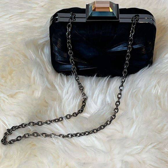 Miniaudiere Evening Bag with Jeweled Clasp at the Top - Picture 4 of 6